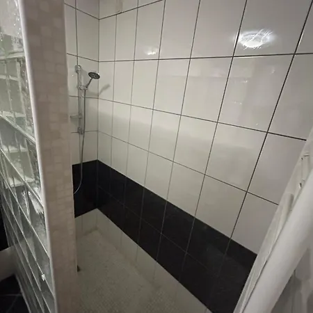 Two Bedroom 아파트 *