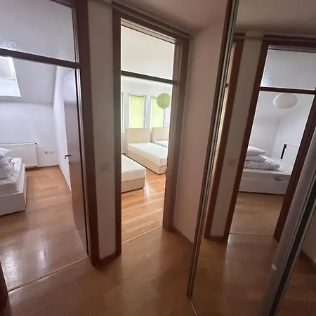 Two Bedroom 아파트